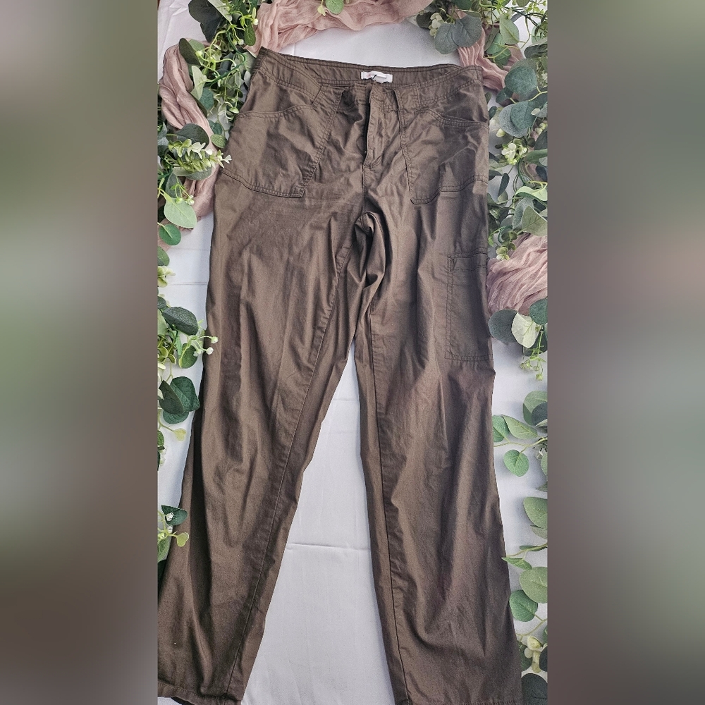 Liz claiborne mid rise sz 6 cargo pants in army green